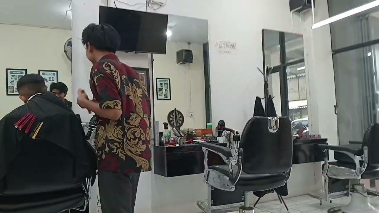 Potong Rambut di Salon D'Roger Purwoasri Kediri