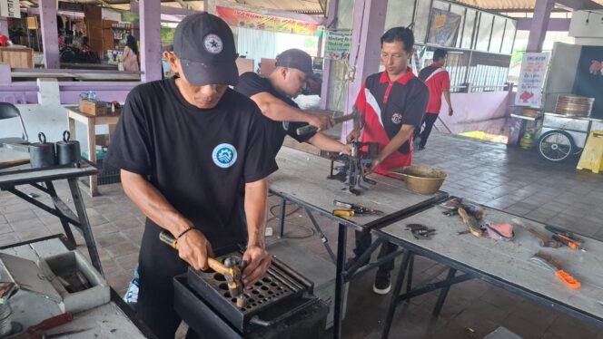 
					Tera Timbangan di Pasar Bandar Kediri oleh Disperdagin Kediri