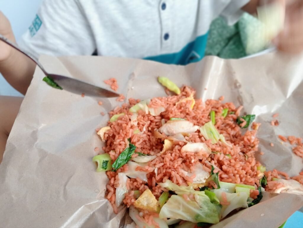 Membeli Nasi Goreng Pak No Bogo