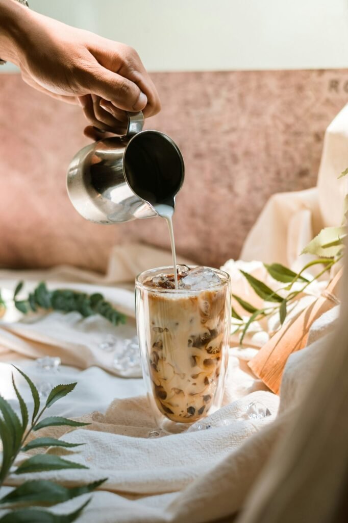 cara membuat es teh susu yang segar dan nikmat