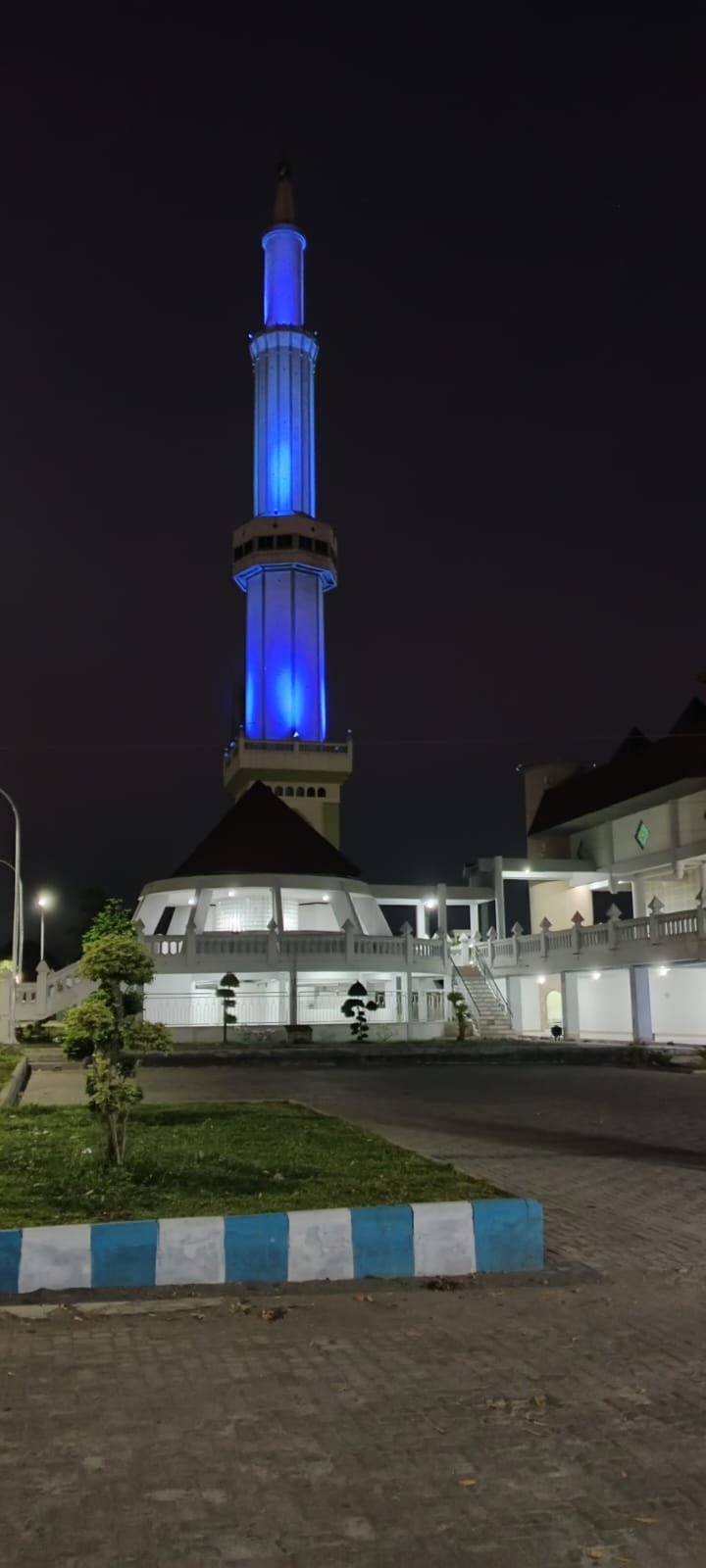 menara masjid agung pare